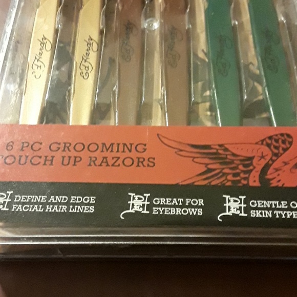 6 Pc Ed Hardy Grooming Razors  New - Picture 3 of 3